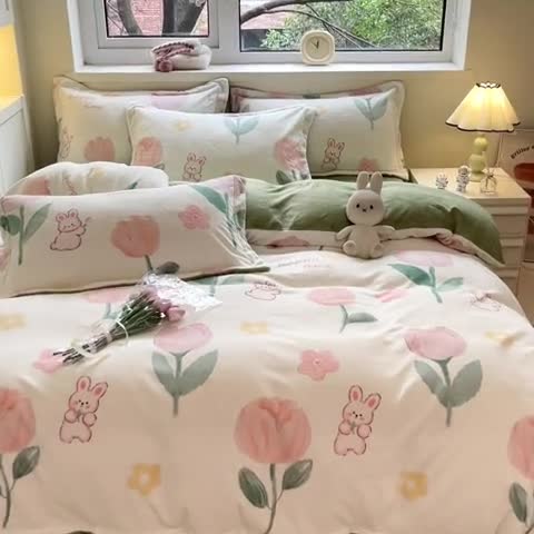91家纺网 家纺一手货源 找家纺 金丝鸟家纺 2023新款220g全消光印花款牛奶绒四件套 粉色兔