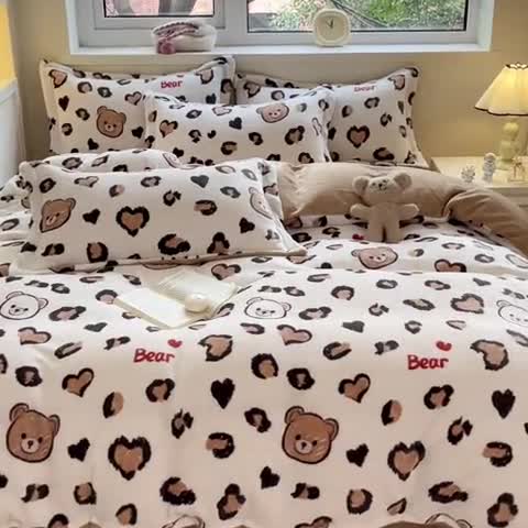 91家纺网 家纺一手货源 找家纺 金丝鸟家纺 2023新款220g全消光印花款牛奶绒四件套 豹纹小熊