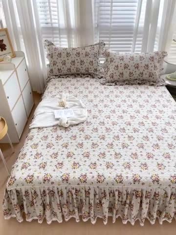 91家纺网 家纺一手货源 找家纺 罗艺轩 2024新款全棉花边床笠式夹棉床裙三件套波塞尔庄园晨沐