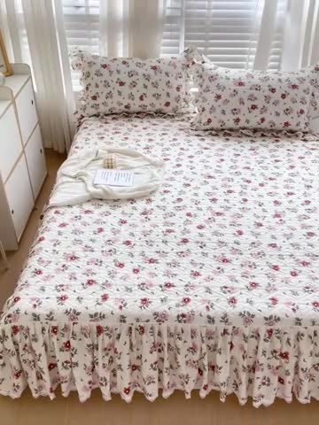 91家纺网 家纺一手货源 找家纺 罗艺轩 2024新款全棉花边床笠式夹棉床裙三件套波塞尔庄园花瓣秘境
