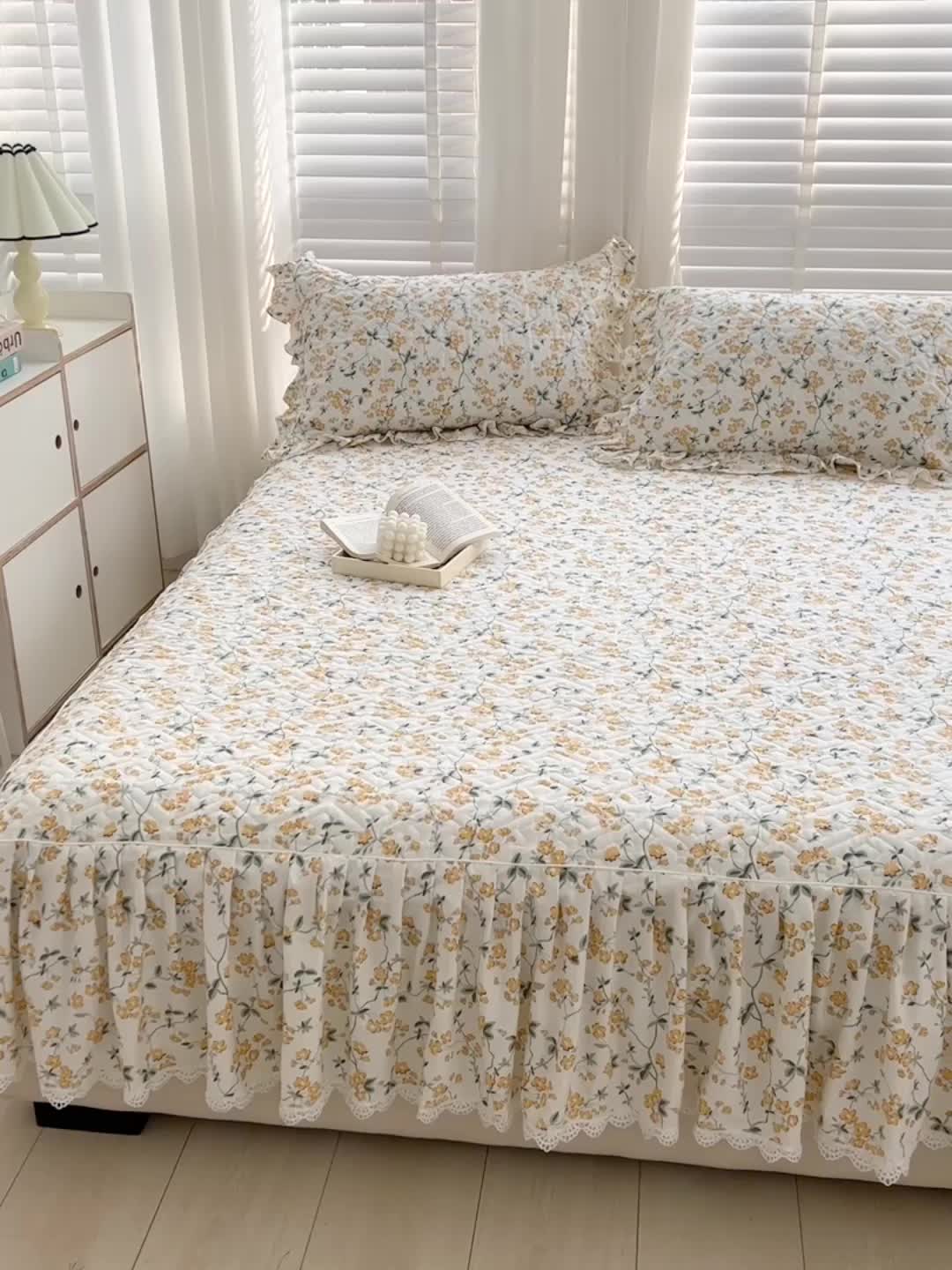 91家纺网 家纺一手货源 找家纺 罗艺轩 2024新款全棉花边床笠式夹棉床裙三件套波赛尔庄园-春风拂面