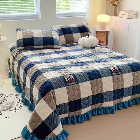 91家纺网 家纺一手货源 找家纺 情煊 2023新款牛奶绒印花床盖 蓝大格