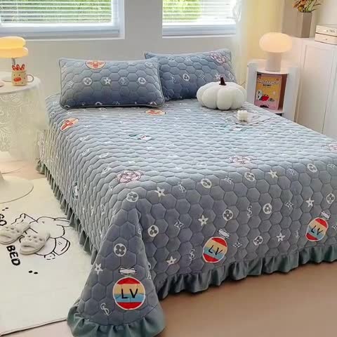 91家纺网 家纺一手货源 找家纺 情煊 2023新款牛奶绒印花床盖 都市生活