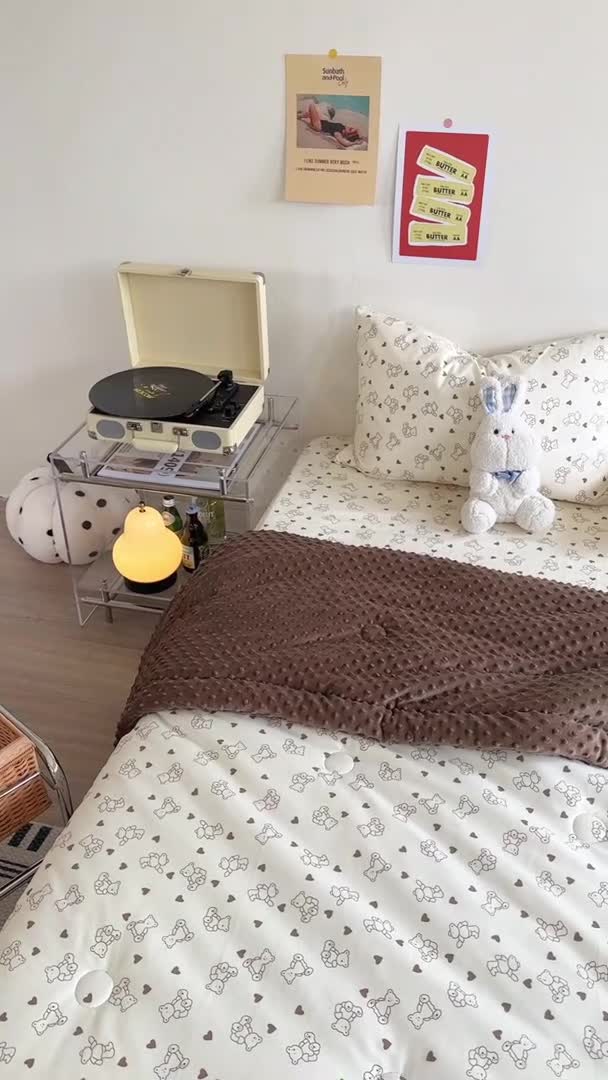 91家纺网 家纺一手货源 找家纺 星期八 2023新款复古碎花全棉豆豆春秋被四件套 可可熊