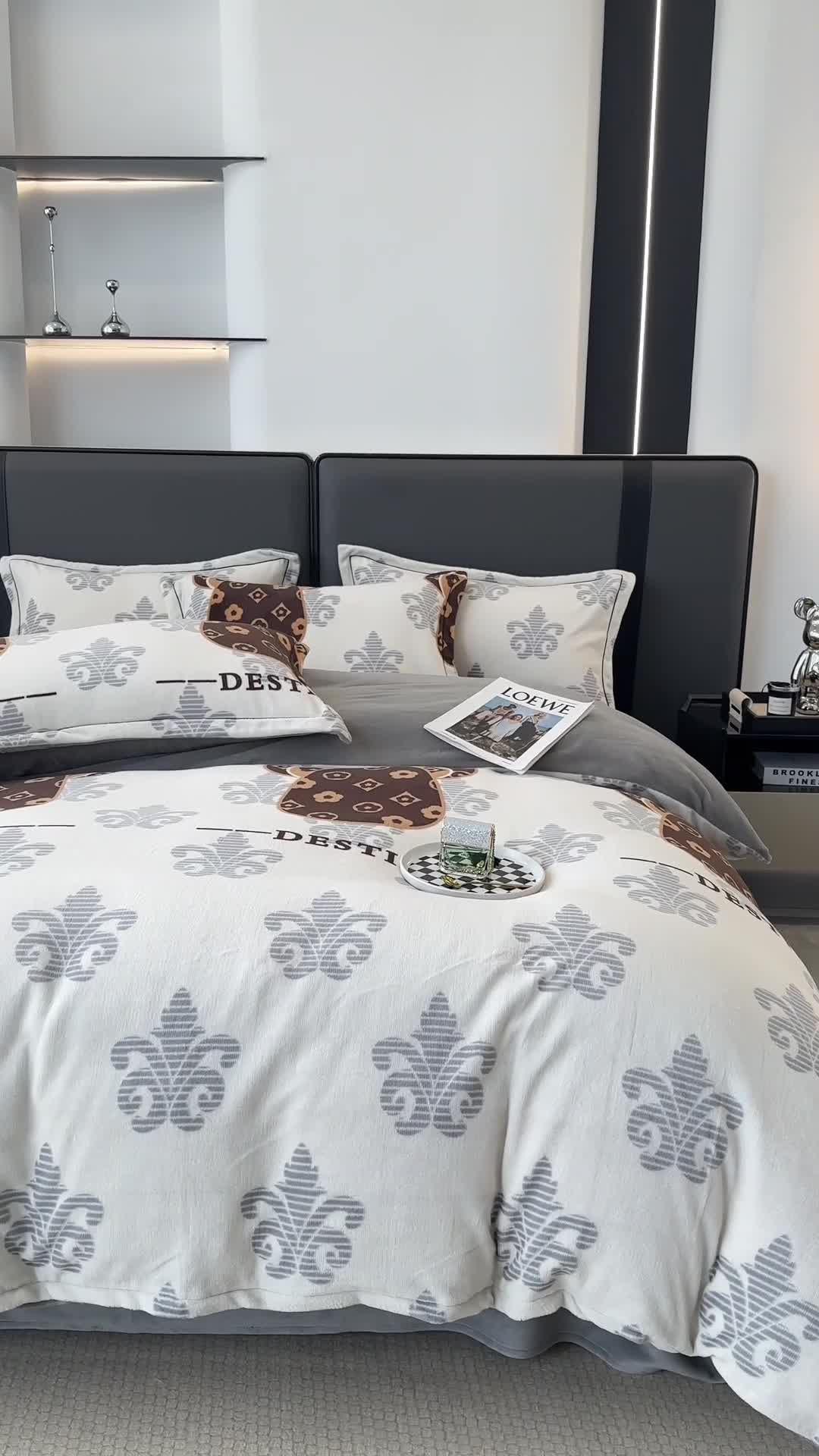 91家纺网 家纺一手货源 找家纺 耀达 2024新款轻奢加厚牛奶绒四件套 潮玩熊