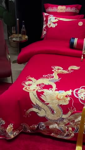 91家纺网 家纺一手货源 找家纺 宏羽纺 2023新款高支高密全棉贡缎提花婚庆套件 全棉喜事万千