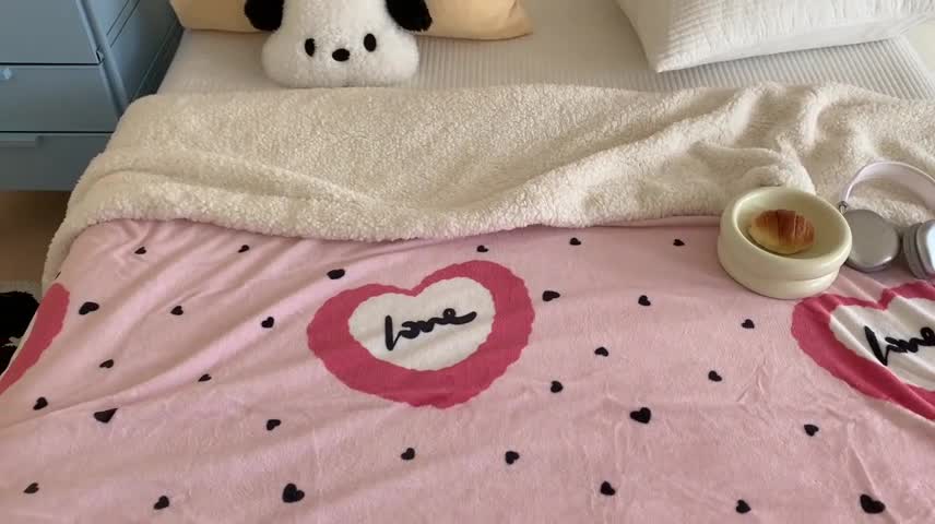 91家纺网 家纺一手货源 找家纺 美乐迪 2023新款牛奶绒毛毯 粉爱心