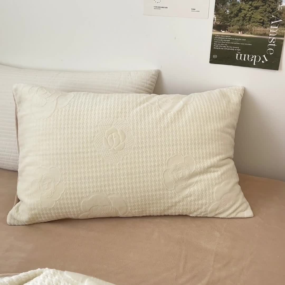 91家纺网 家纺一手货源 找家纺 优彩 2023新款高克重烂花牛奶绒剪花立体雕花牛奶绒四件套 嘉伯丽-奶咖