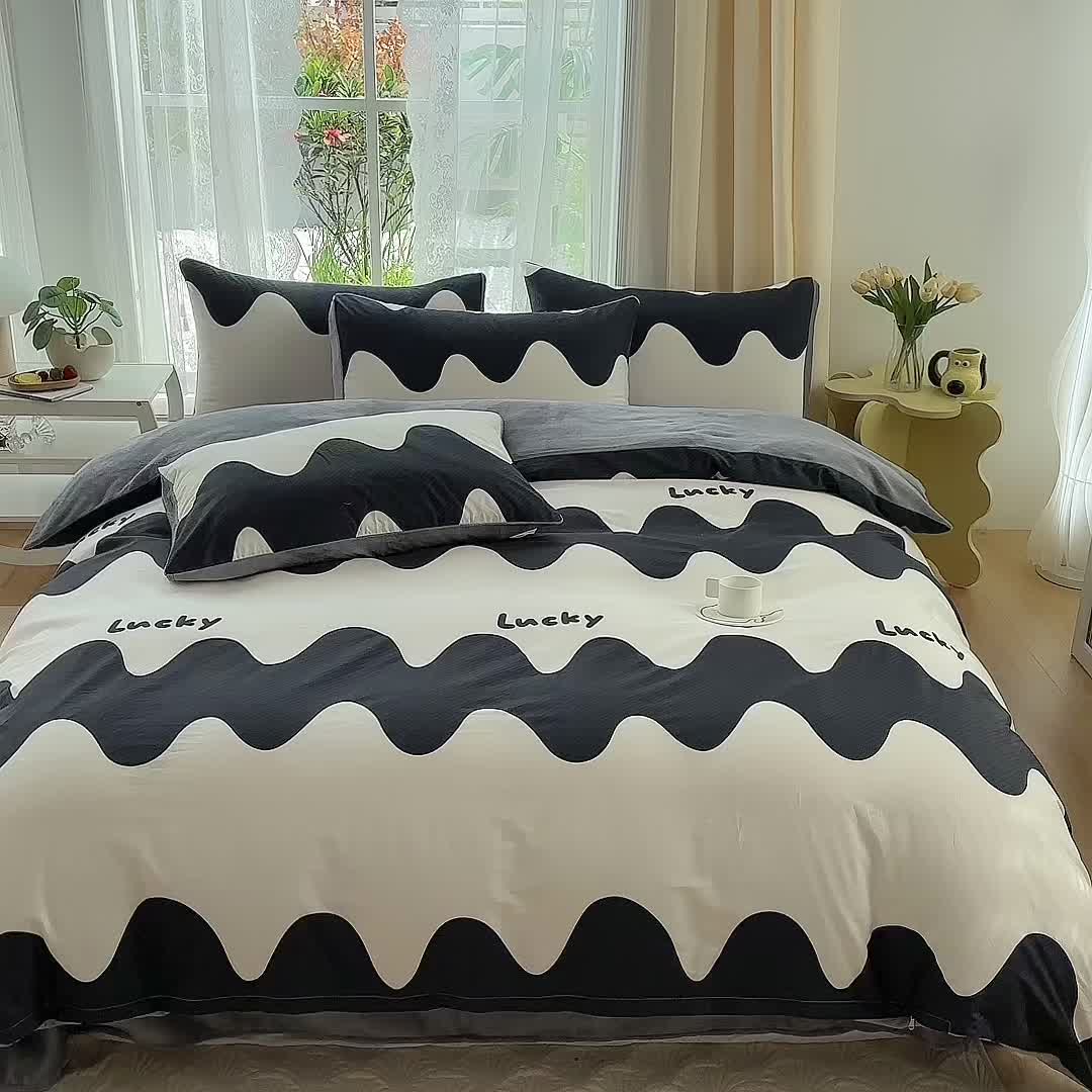 91家纺网 家纺一手货源 找家纺 金鑫汇 2023新款A版面料+B版高克重牛奶绒四件套 棉加绒-波浪世界
