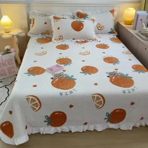 91家纺网 家纺一手货源 找家纺 沐辰家居2023新款牛奶绒印花床盖 MC橘子熊