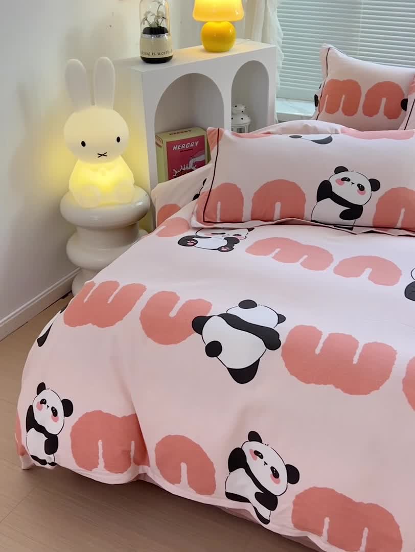 91家纺网 家纺一手货源 找家纺 棉生活 2023新款铂金全棉磨毛系列（AB版）四件套 萌萌熊猫