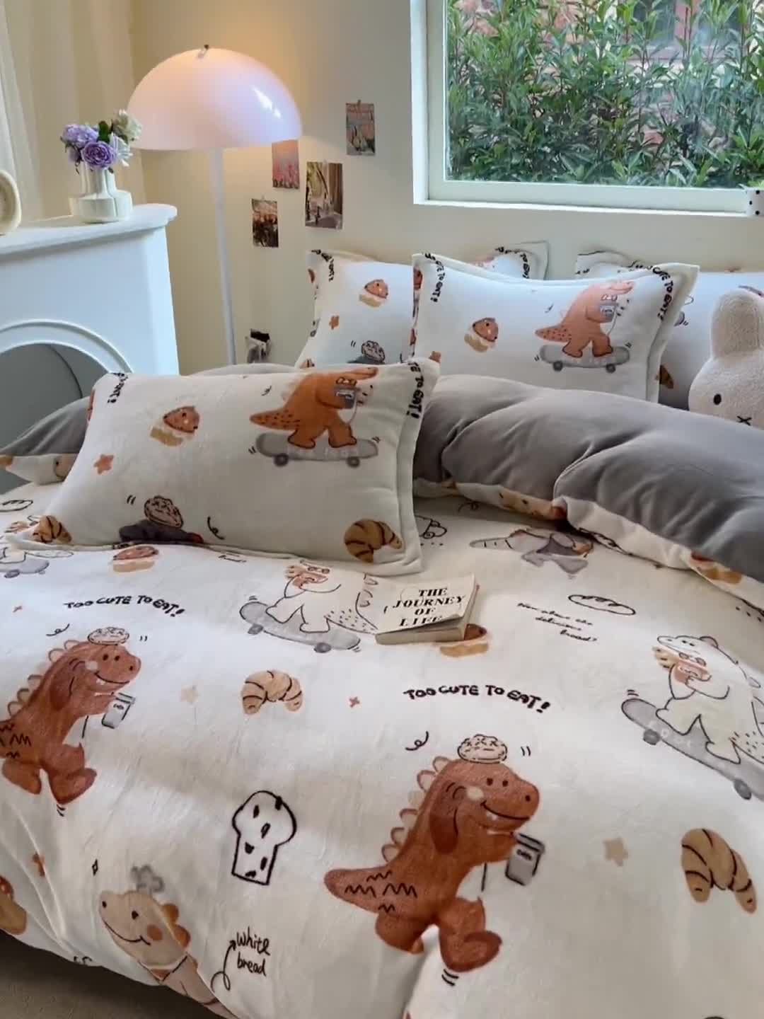 91家纺网 家纺一手货源 找家纺 慕尚 2025新款高克重加厚牛奶绒印花四件套-田园花卉系列 小怪兽