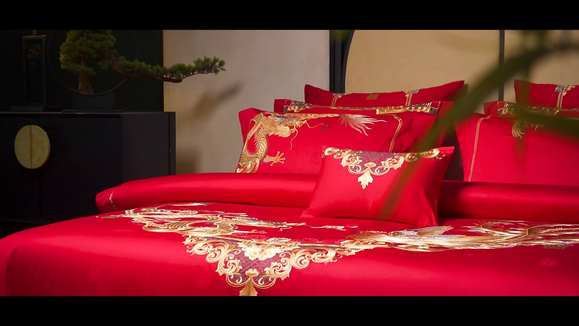 91家纺网 家纺一手货源 找家纺 爱情故事 2025新款100支婚庆四件套棚拍缔结良缘