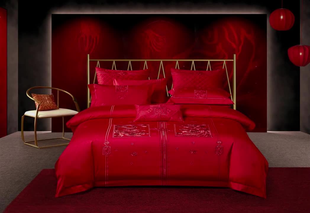 91家纺网 家纺一手货源 找家纺 爱情故事 2025新款100支婚庆四件套棚拍福禄寿喜红