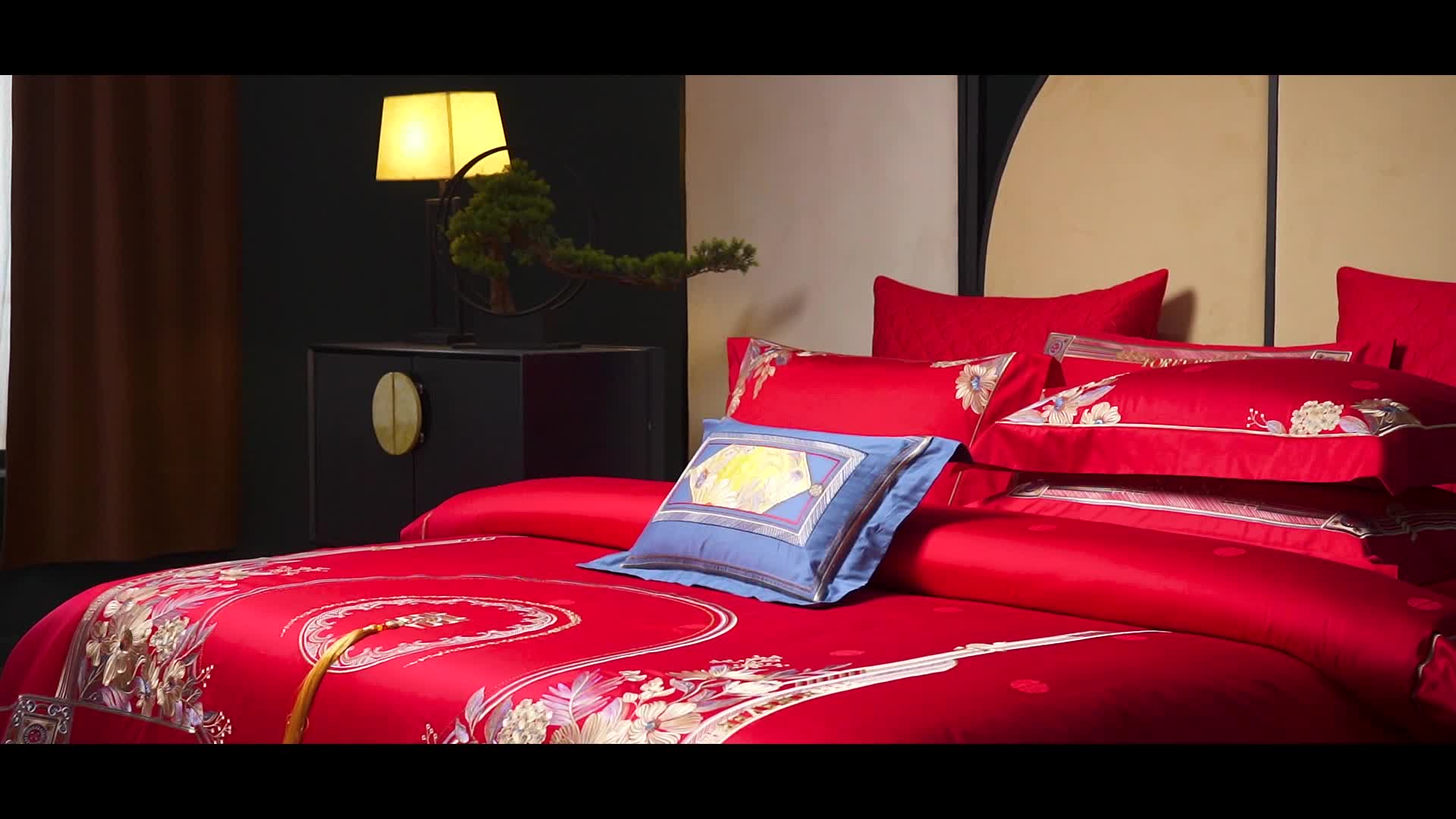 91家纺网 家纺一手货源 找家纺 爱情故事 2025新款100支婚庆四件套棚拍秘密花园