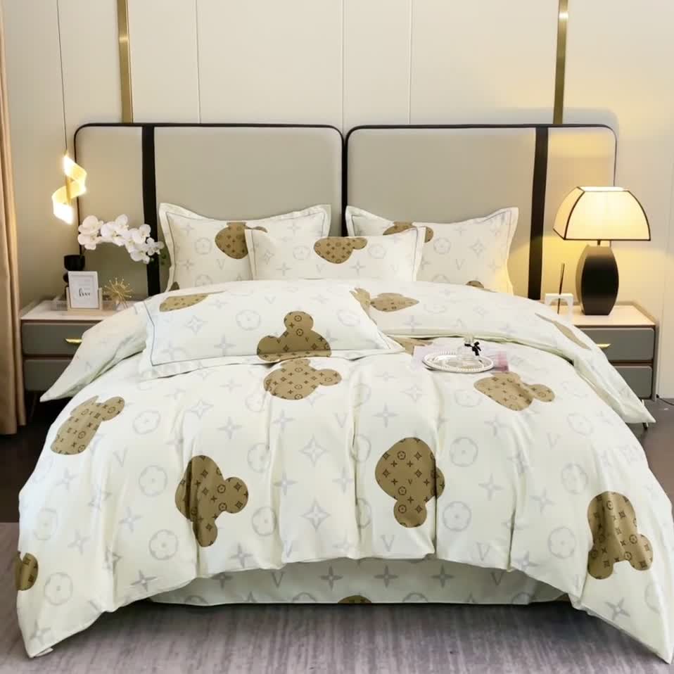 91家纺网 家纺一手货源 找家纺 晶缦 2023新款格林系列全棉活性磨毛多规格四件套 路易熊