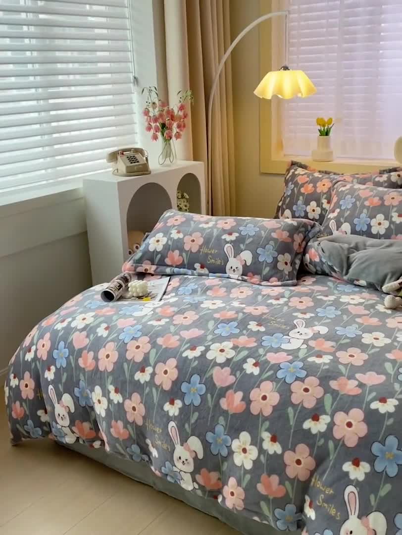 91家纺网 家纺一手货源 找家纺 畅畅家纺 2023新款活性印花小清新AB版加厚高克重法莱绒牛奶绒四件套 萌动