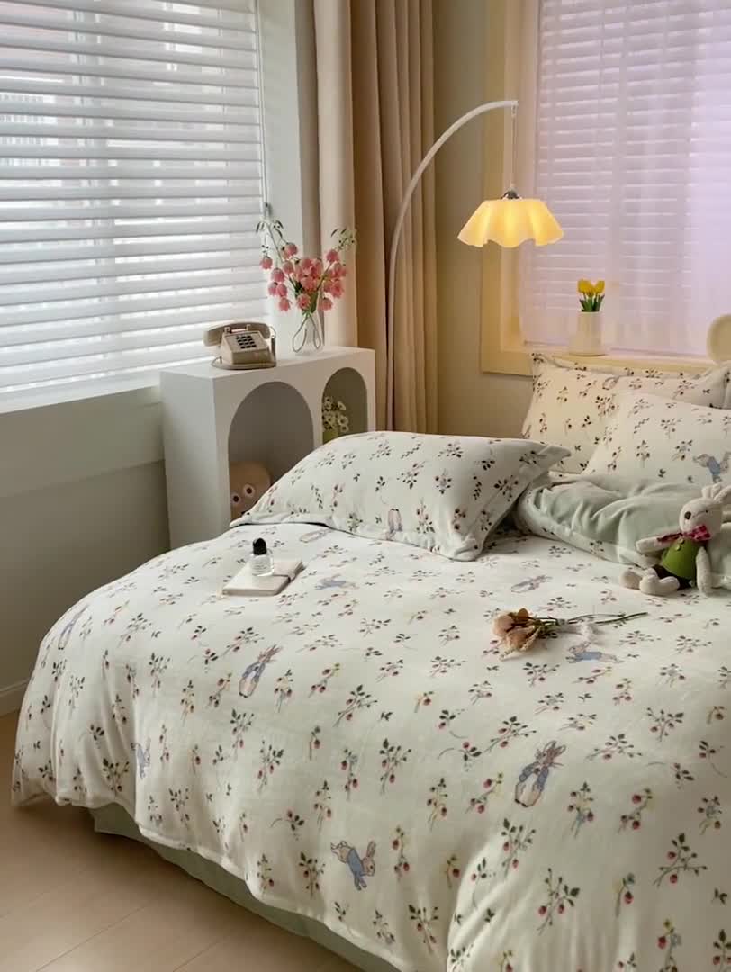 91家纺网 家纺一手货源 找家纺 畅畅家纺 2023新款活性印花小清新AB版加厚高克重法莱绒牛奶绒四件套 花间兔