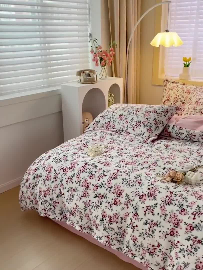 91家纺网 家纺一手货源 找家纺 畅畅家纺 2023新款活性印花小清新AB版加厚高克重法莱绒牛奶绒四件套 芳香魅影