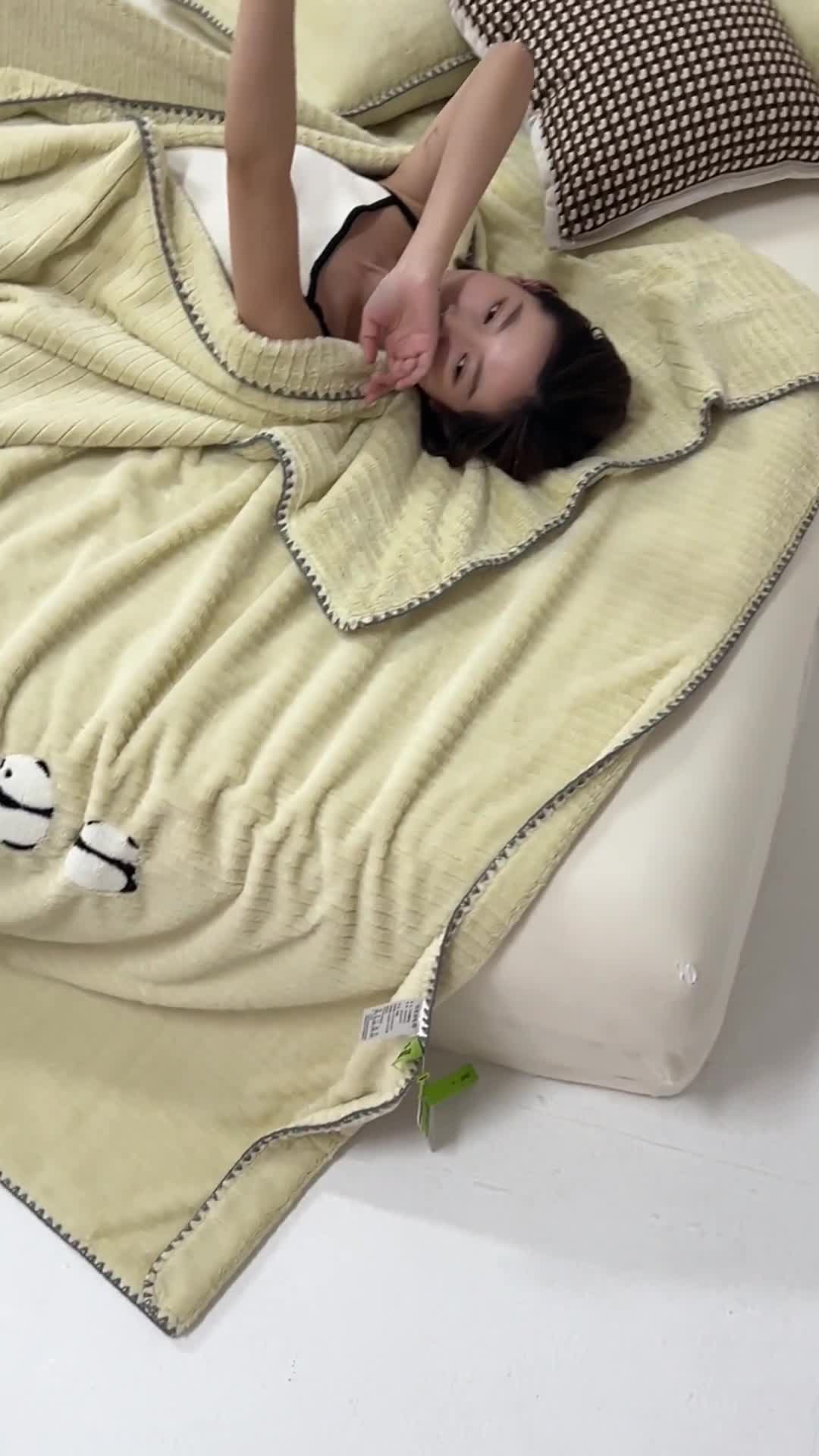 91家纺网 家纺一手货源 找家纺 法芙娜 纯色仿兔绒多功能高克重毛毯 浅绿色