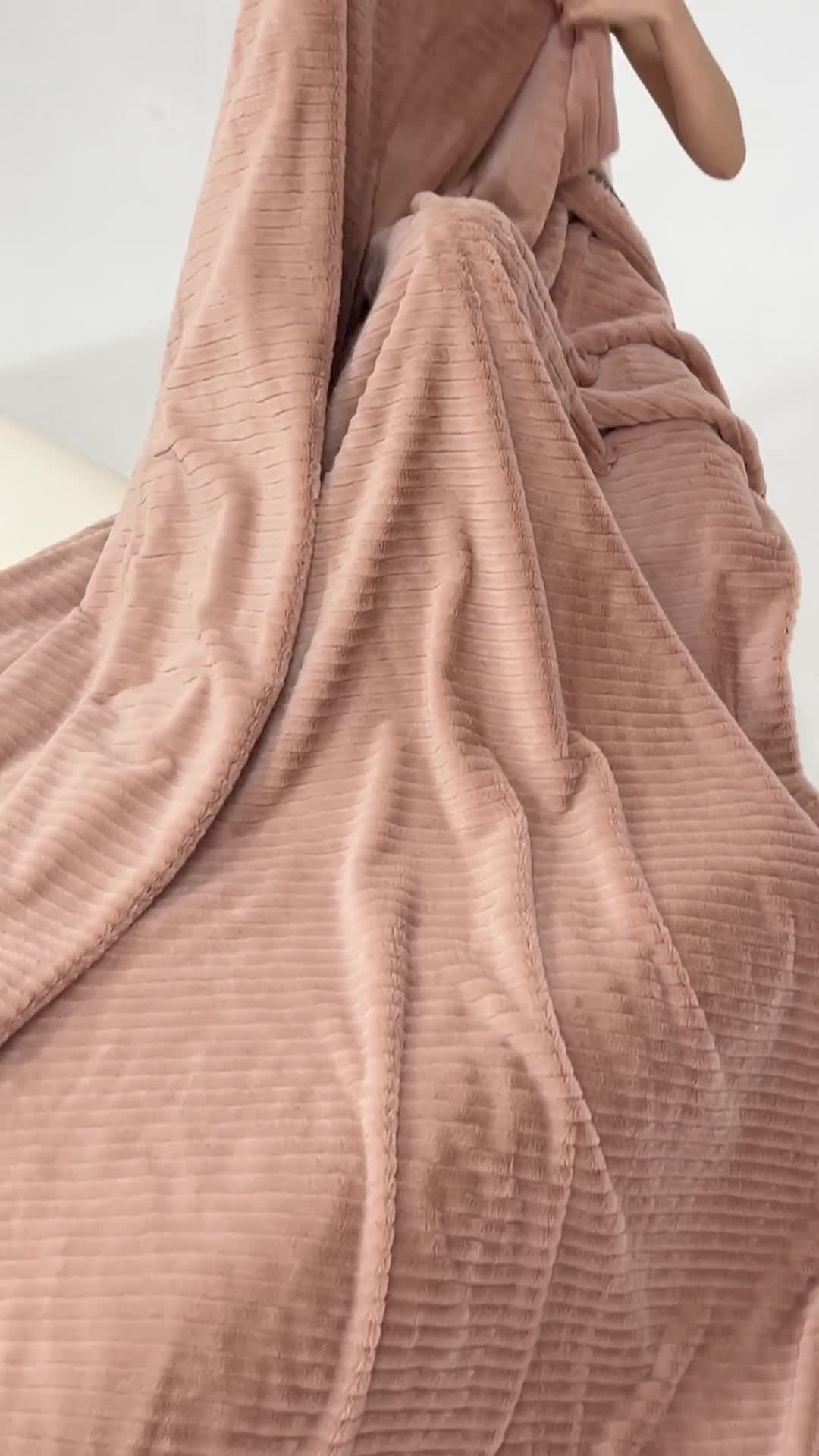 91家纺网 家纺一手货源 找家纺 法芙娜 纯色仿兔绒多功能高克重毛毯 粉色