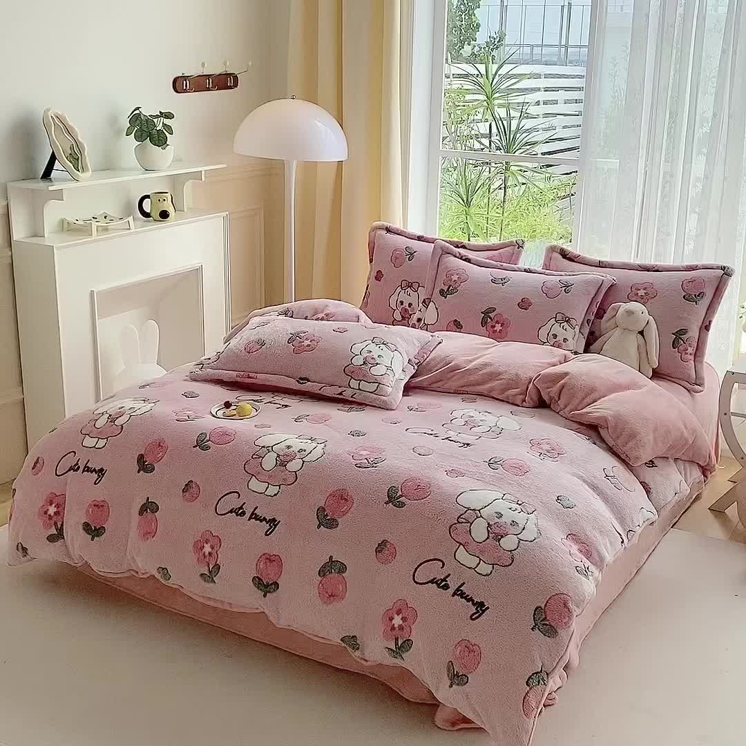 91家纺网 家纺一手货源 找家纺 宜家坊 2023新款高克重立体雪花绒四件套 系列二 甜心兔