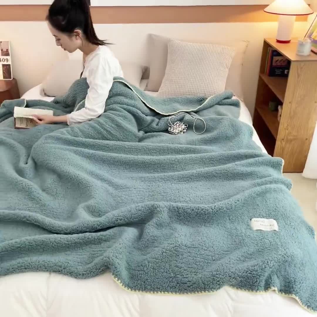 91家纺网 家纺一手货源 找家纺 羋多 A类泡泡绒多功能毯精致贝壳边盖毯毛毯 泡泡绒水雾绿