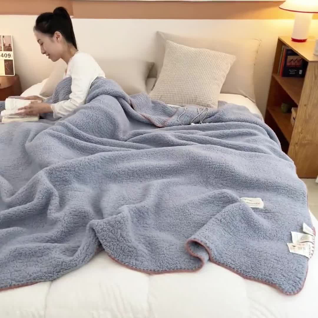 91家纺网 家纺一手货源 找家纺 羋多 A类泡泡绒多功能毯精致贝壳边盖毯毛毯 泡泡绒月光蓝