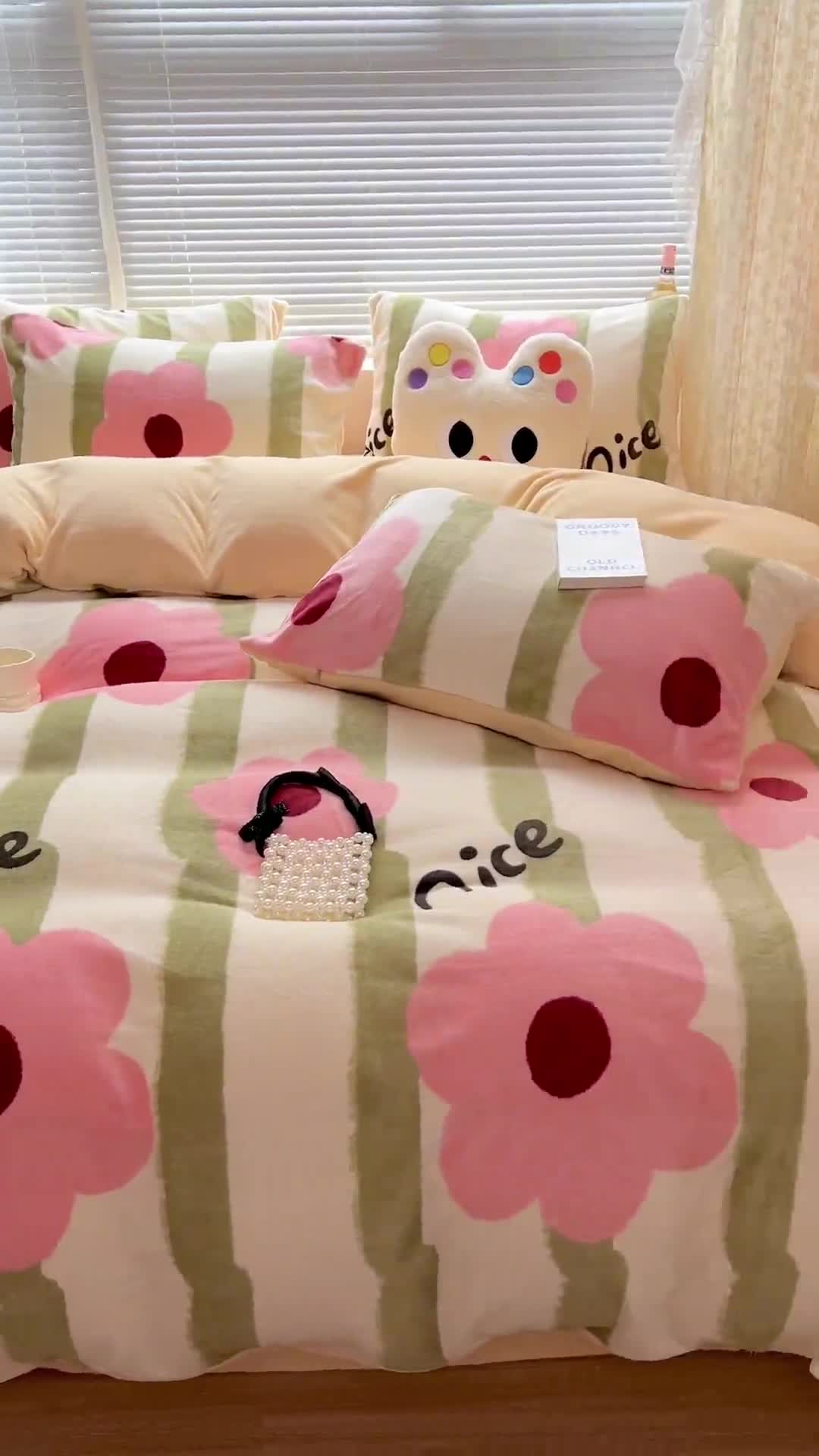 91家纺网 家纺一手货源 找家纺 顾里 2023新款ins少女保暖牛奶绒奶油治 愈系四件套第 一批 绿条粉花