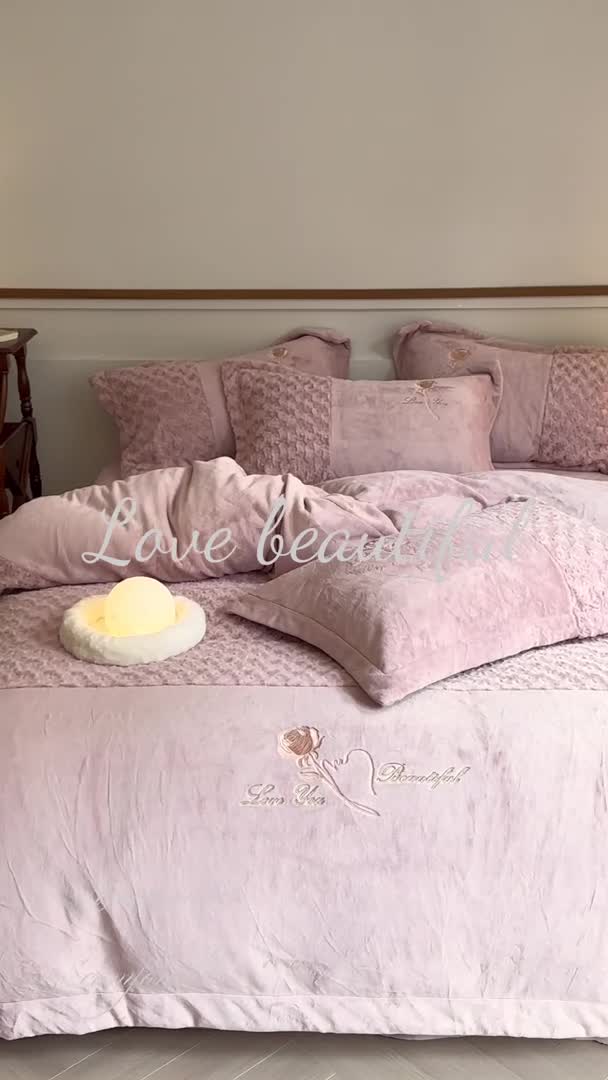 91家纺网 家纺一手货源 找家纺 嗯呢2023新款高克重双拼兔毛绒牛奶绒保暖刺绣绒四件套 玫瑰之恋-豆沙