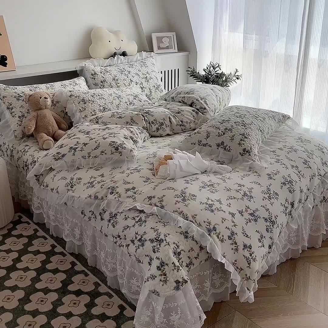 91家纺网 家纺一手货源 找家纺 添越 2024新款牛奶绒夹棉床盖三件套四件套 浪漫花影