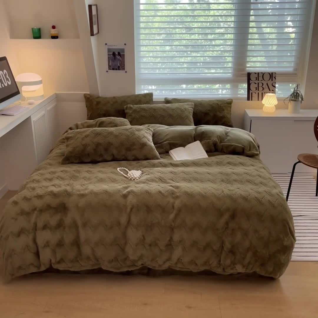 91家纺网 家纺一手货源 找家纺 澳梵 2023新款立体压花兔兔绒牛奶绒四件套 波浪-橄榄绿