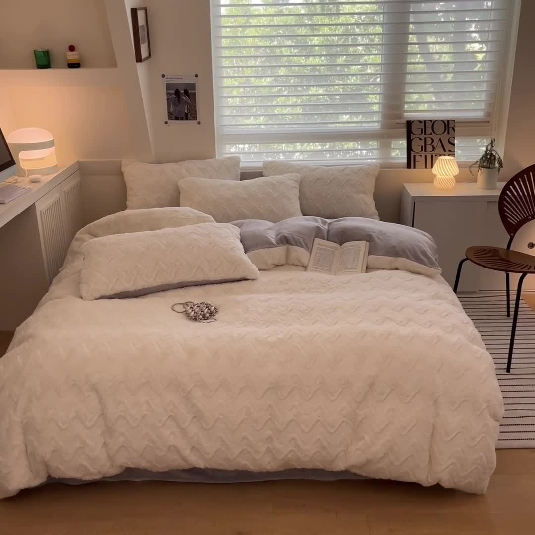 91家纺网 家纺一手货源 找家纺 澳梵 2023新款立体压花兔兔绒牛奶绒四件套 波浪-灰白