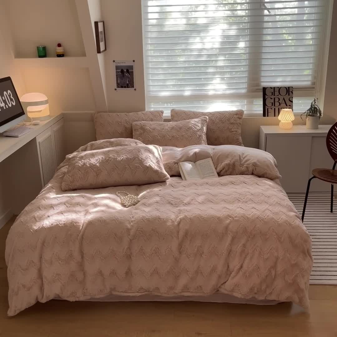 91家纺网 家纺一手货源 找家纺 澳梵 2023新款立体压花兔兔绒牛奶绒四件套 波浪-卡其