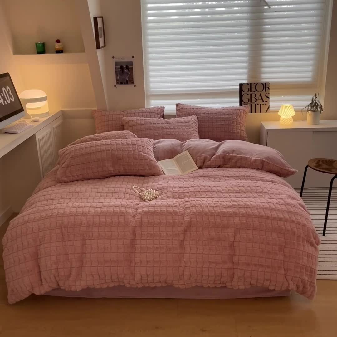 91家纺网 家纺一手货源 找家纺 澳梵 2023新款立体压花兔兔绒牛奶绒四件套 米拉-粉豆沙