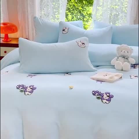 91家纺网 家纺一手货源 找家纺 米瑞娜 2024新款纯色毛巾绣牛奶绒四件套 安妮宝贝-蓝