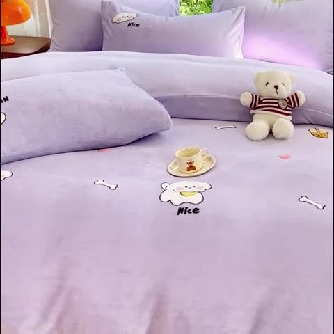 91家纺网 家纺一手货源 找家纺 米瑞娜 2024新款纯色毛巾绣牛奶绒四件套 皮皮狗-紫