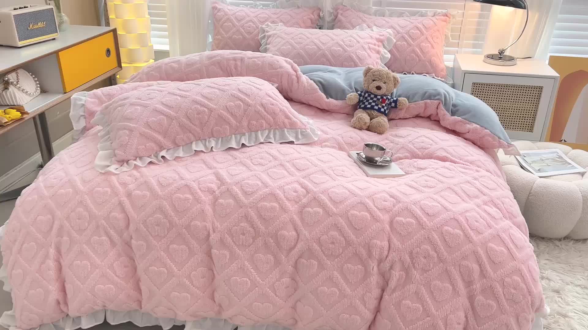 91家纺网 家纺一手货源 找家纺 澳梵 2023新款温柔梦境花梦塔芙绒韩版四件套 格子铺-粉灰