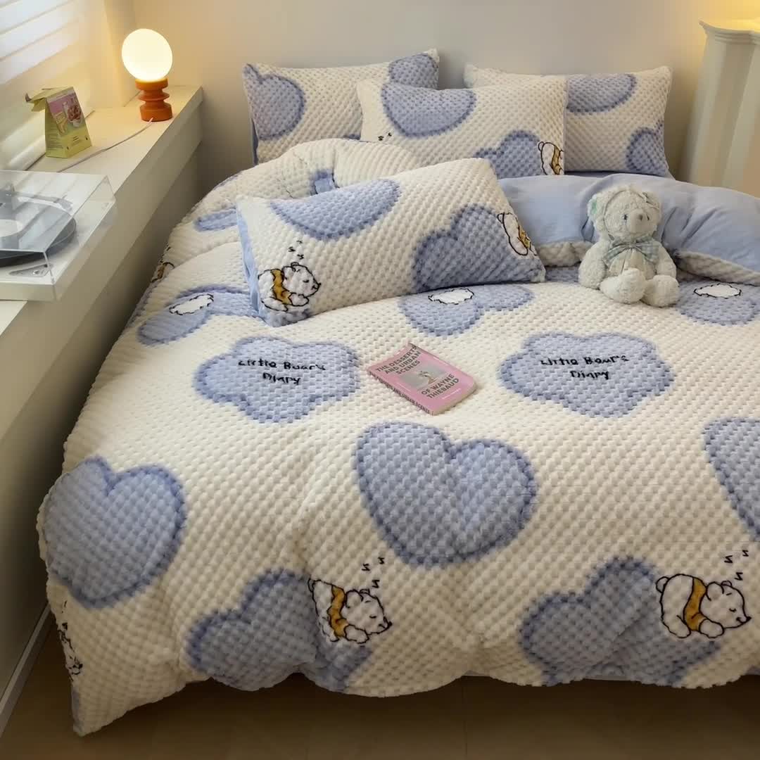 91家纺网 家纺一手货源 找家纺 澳梵家居 2023新款印花豆豆绒牛奶绒四件套 爱的抱抱