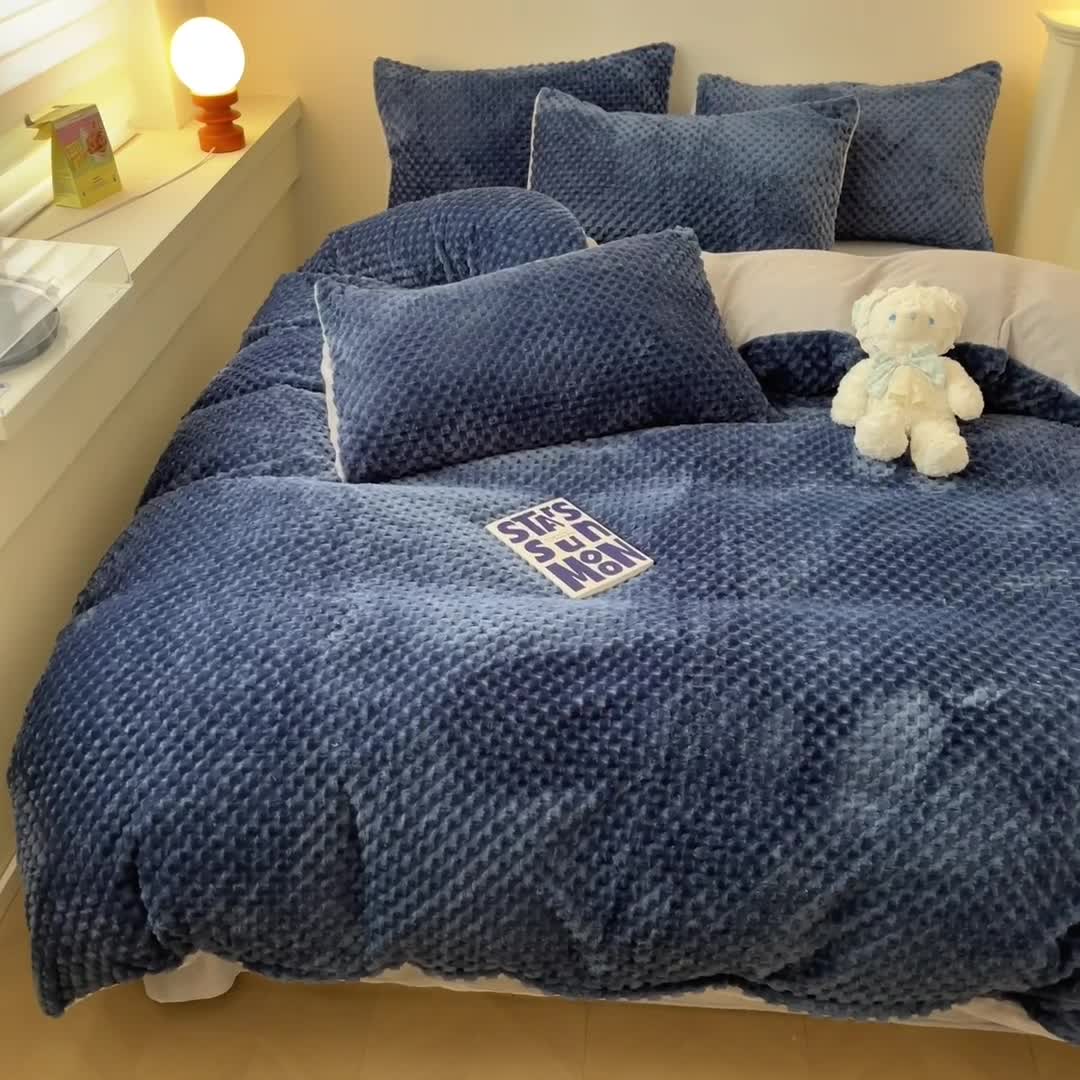 91家纺网 家纺一手货源 找家纺 澳梵家居 2023新款印花豆豆绒牛奶绒四件套 豆豆蓝色