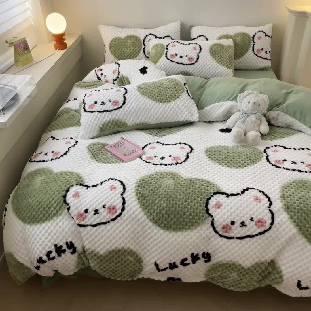 91家纺网 家纺一手货源 找家纺 澳梵家居 2023新款印花豆豆绒牛奶绒四件套 幸运小熊