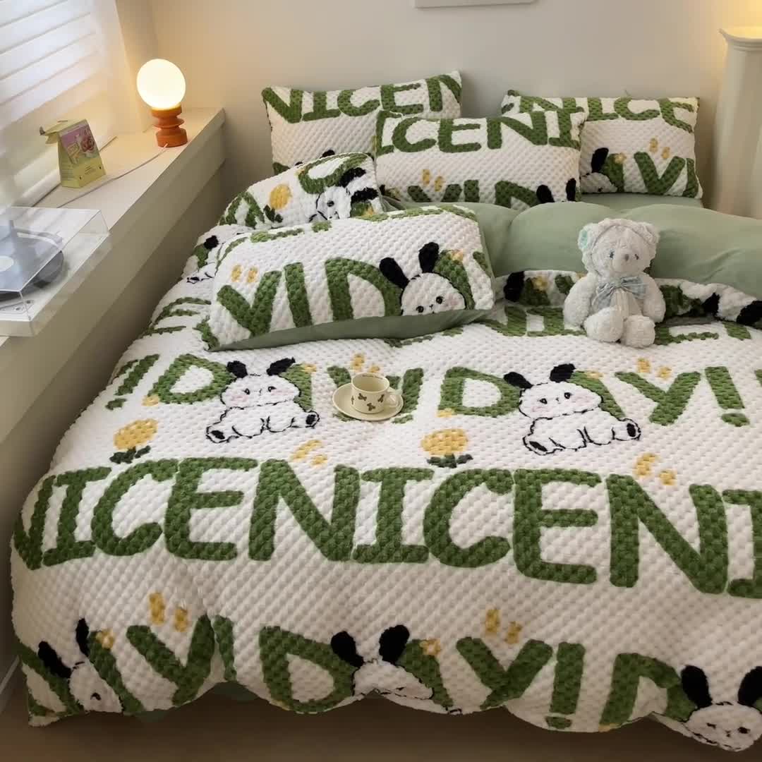 91家纺网 家纺一手货源 找家纺 澳梵家居 2023新款印花豆豆绒牛奶绒四件套 字母兔兔