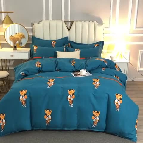 91家纺网 家纺一手货源 找家纺 晶缦 2023新款典雅系全棉活性磨毛四件套 潮玩小熊蓝