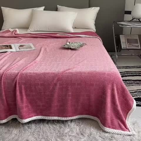 91家纺网 家纺一手货源 找家纺 小米笠 2023新款立体剪花牛奶绒毯 赫本粉