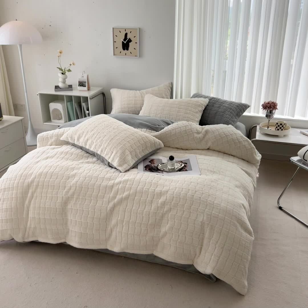 91家纺网 家纺一手货源 找家纺 欧冠 2023秋冬320克兔兔绒四件套 奶白灰