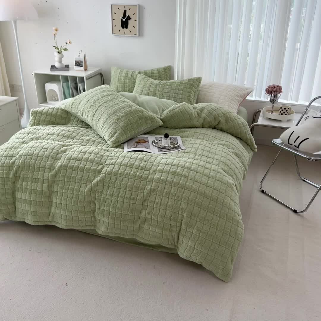 91家纺网 家纺一手货源 找家纺 欧冠 2023秋冬320克兔兔绒四件套 清新绿