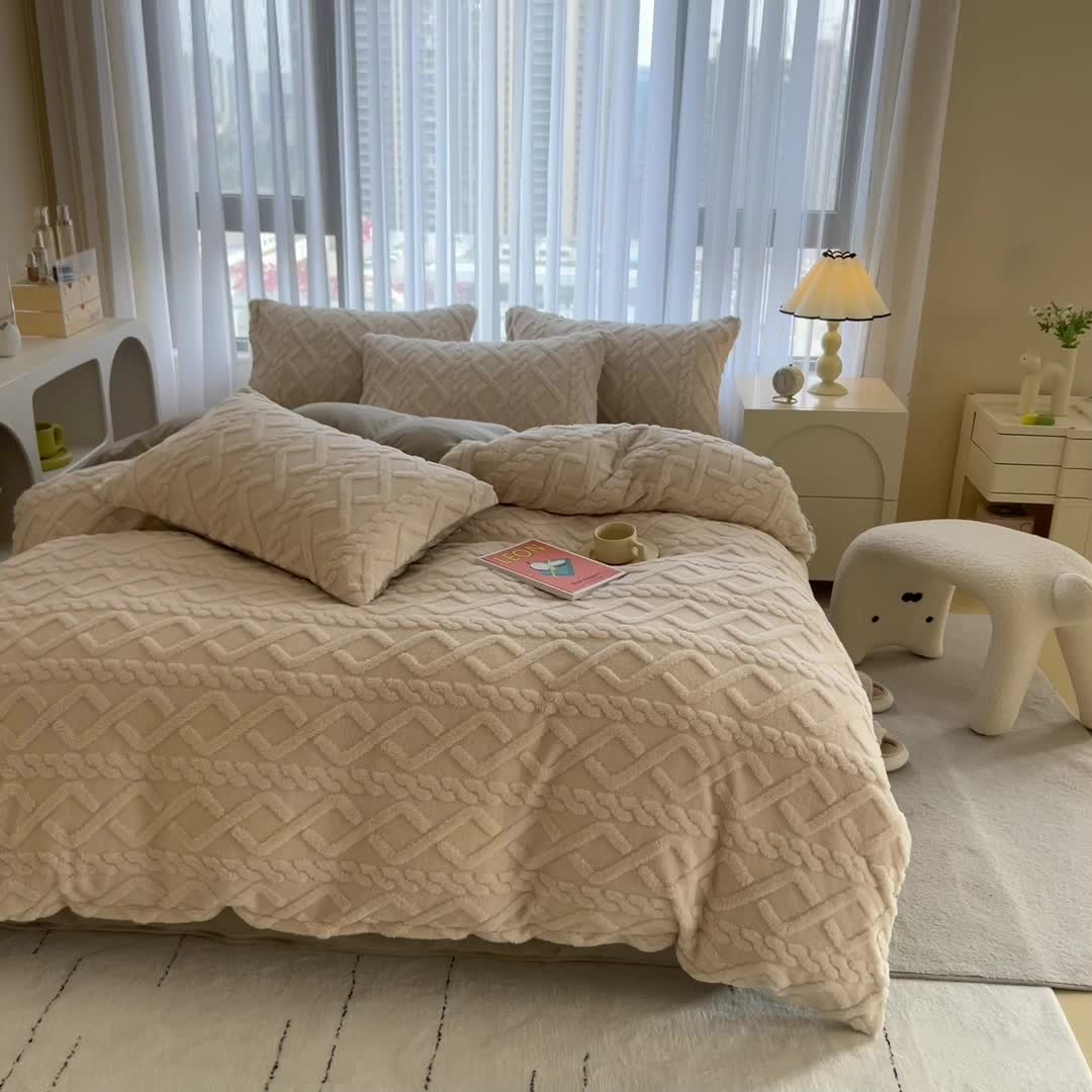 91家纺网 家纺一手货源 找家纺 欧冠  2023秋冬加厚塔芙绒简约款牛奶绒四件套 奶白灰