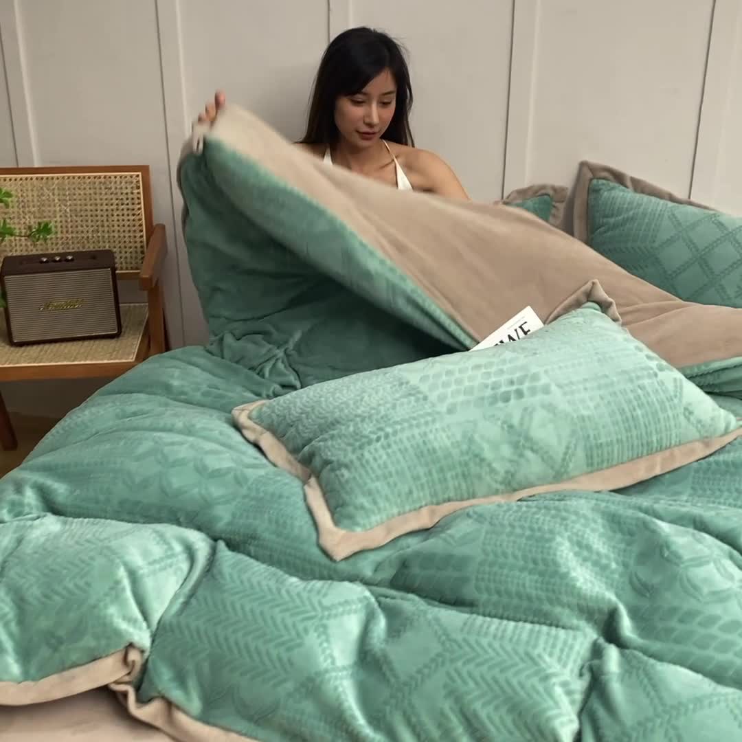 91家纺网 家纺一手货源 找家纺 欧冠 2023秋冬新款唯爱雕花A版260克牛奶绒四件套-实拍款 唯爱-艾绿