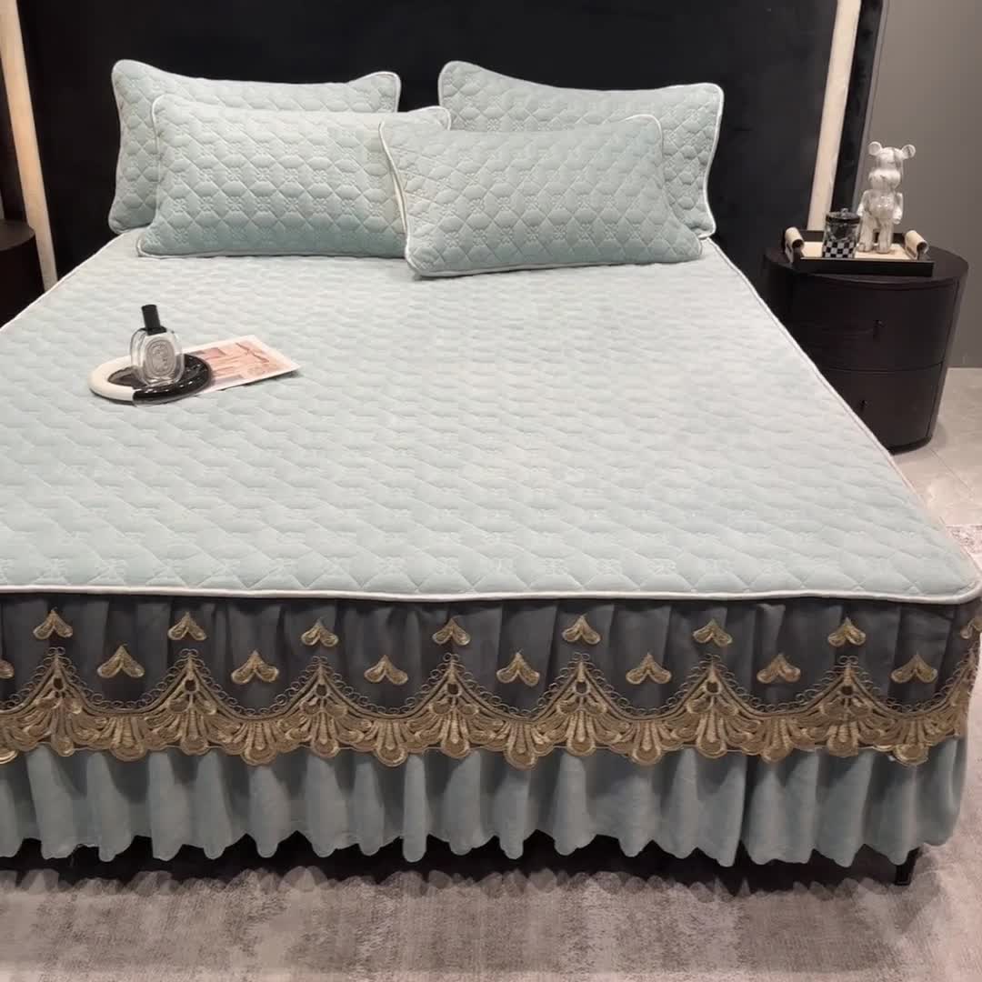 91家纺网 家纺一手货源 找家纺 布柔 2023新款加厚夹棉牛奶绒蕾丝床裙三件套 湖水绿