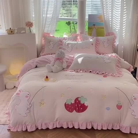 91家纺网 家纺一手货源 找家纺 欧冠 2023新款牛奶绒摘星兔贴布绣牛奶绒四件套 摘星兔-粉白